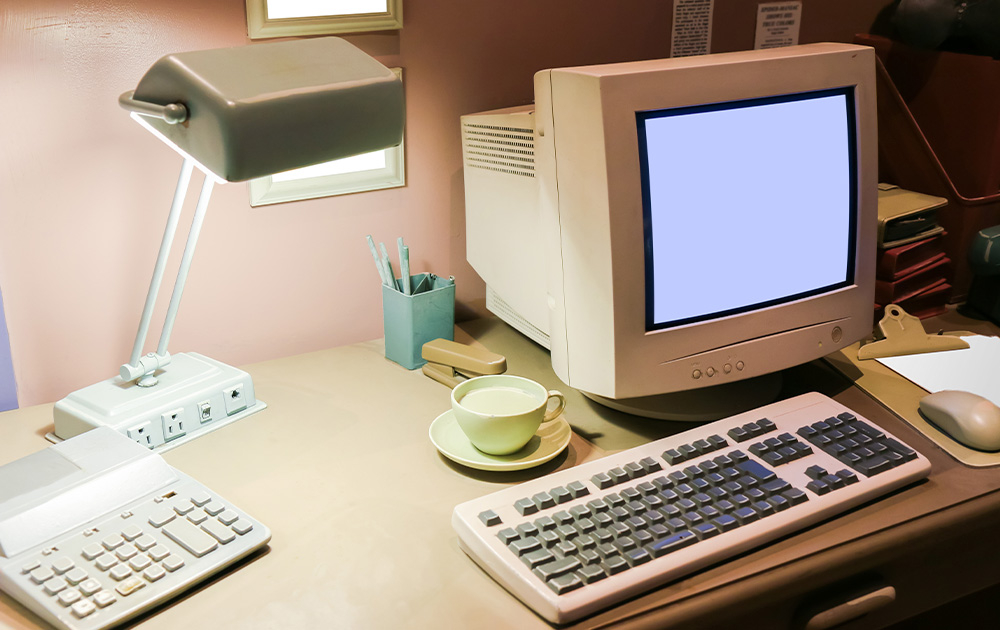 computador-e-materiais-de-escritorios-da-decada-de-1990